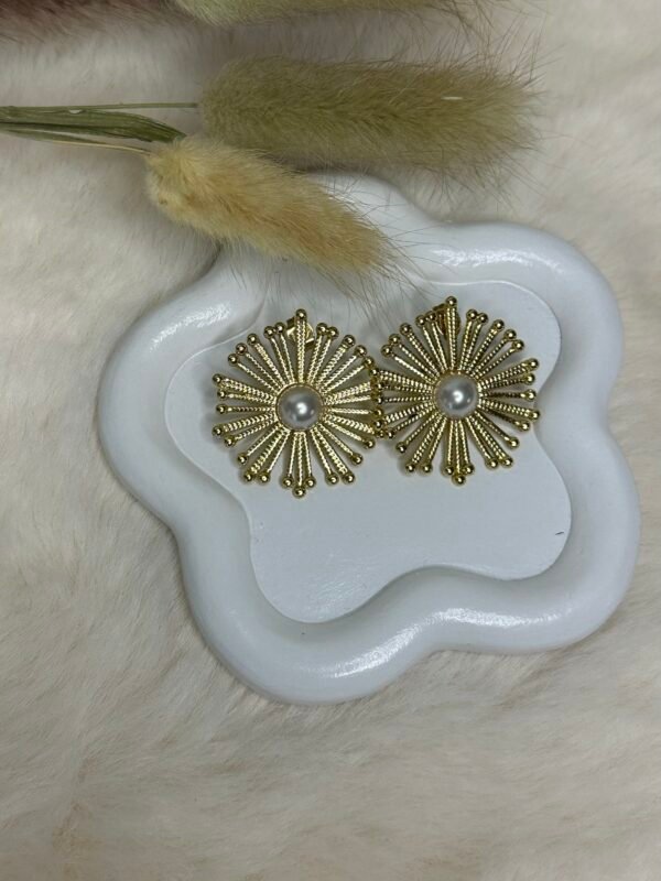 ⸻

Boucles d’oreilles dorées “Rayon de Soleil” – Éclat raffiné